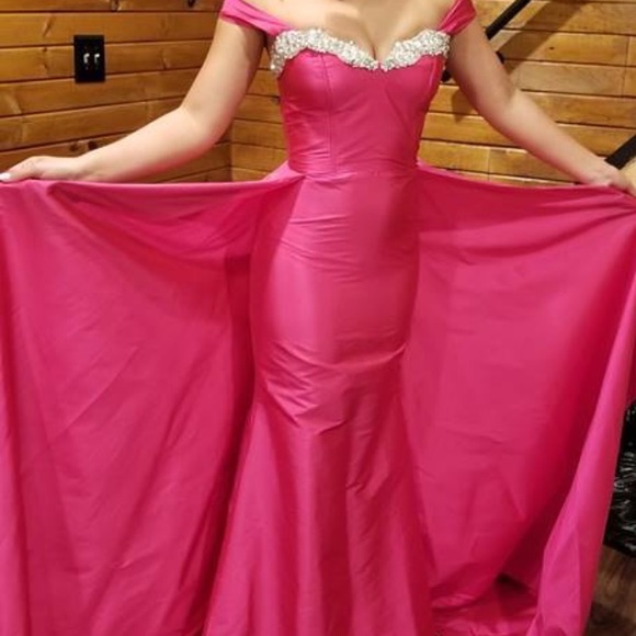 Custom Fernando Wong pageant gown - Picture 1 of 2